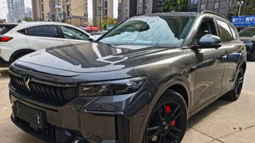 15.5万买中大型增程SUV，纯电续航318公里，配置还拉满了