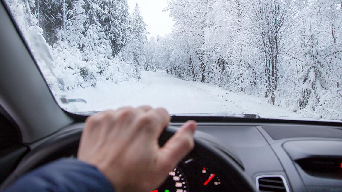 雪天驾驶汽车的防滑措施与技巧