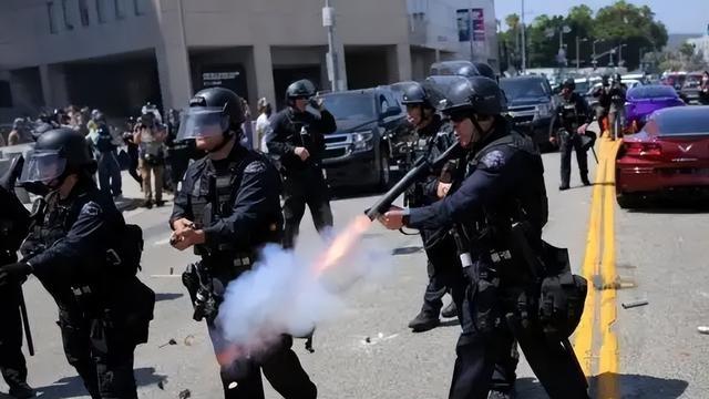 移民抗争、财政黑洞，撕开美国 “平等梦” 的残酷真相