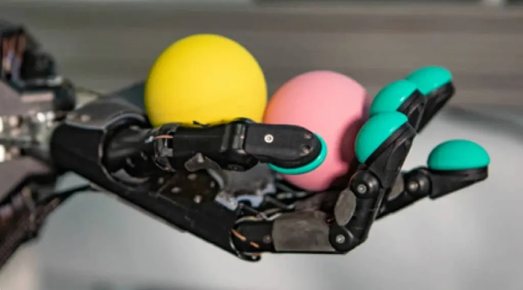 灵巧手+AI，灵巧手与传感器，拟人化与智能化