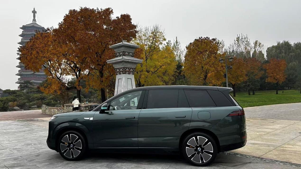 当金秋成熟之美遇见科技的从容 腾势N8L 不止于豪华的移动栖心之所