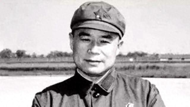 王近山原本是中将，妻子一封举报信让他降为大校，晚年后悔已晚！