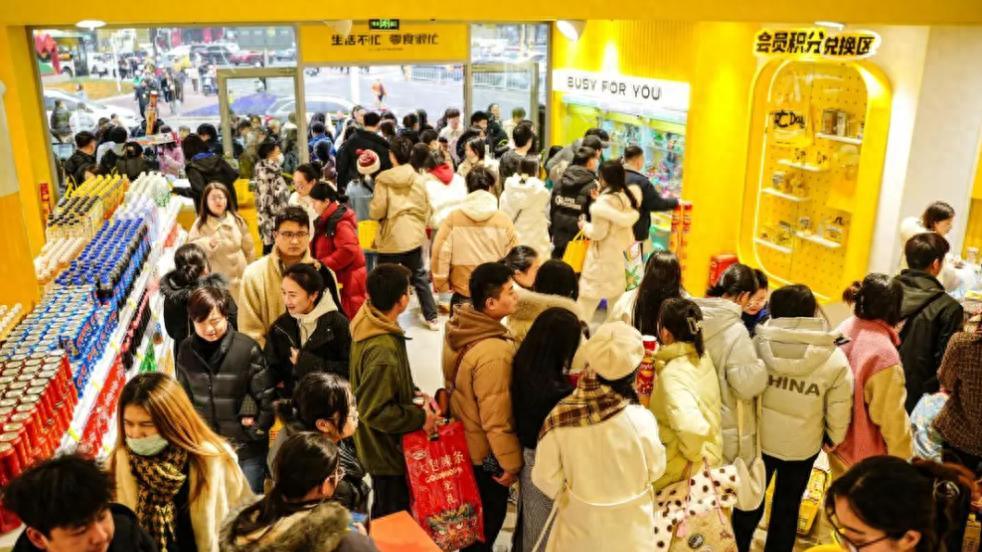从零食到服饰，年轻人为何被折扣圈粉了？
