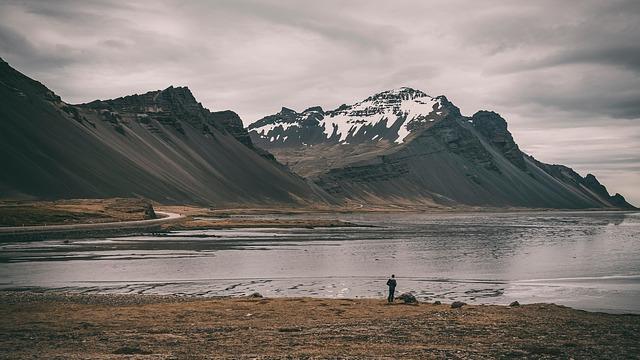 在单位，为工作生气的人真的很傻，聪明的人这么做