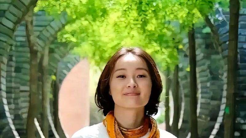 吴越53岁生日照刷屏，没嫁陈建斌却活得更亮，她到底靠什么赢了？