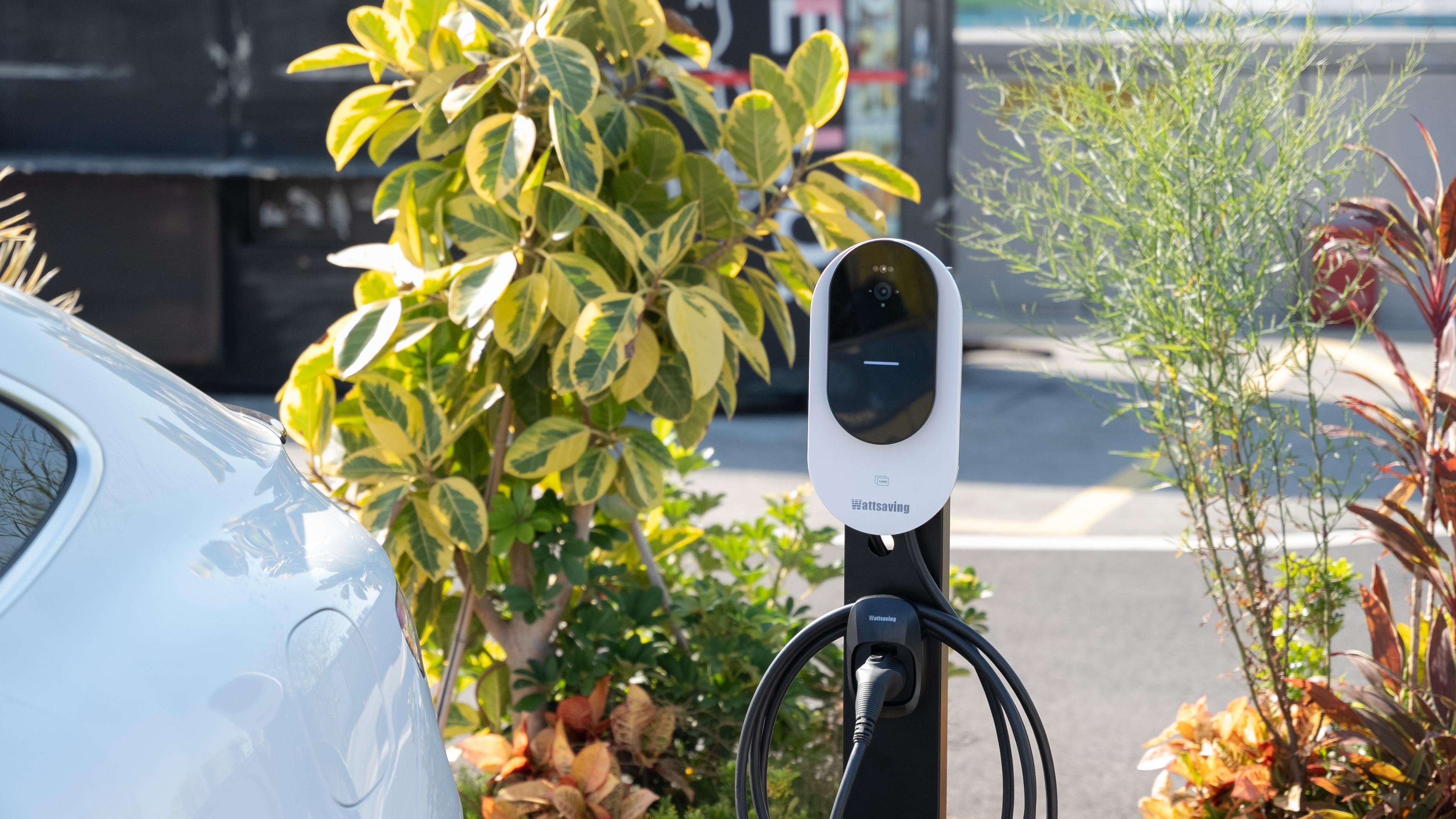 别再盯着功率看了！选充电桩，这些被忽视的智能体验才是关键