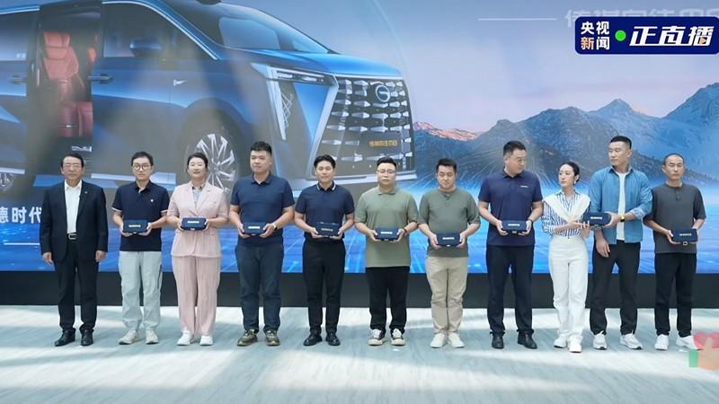 向往M8乾崑首批车主交付：MPV智能化新高度