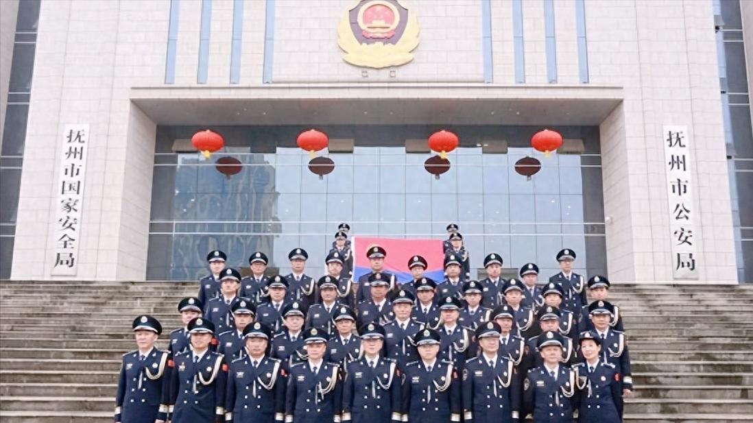 2000年正营2005年转业到公安部门，现为一级警长进四高有望吗？