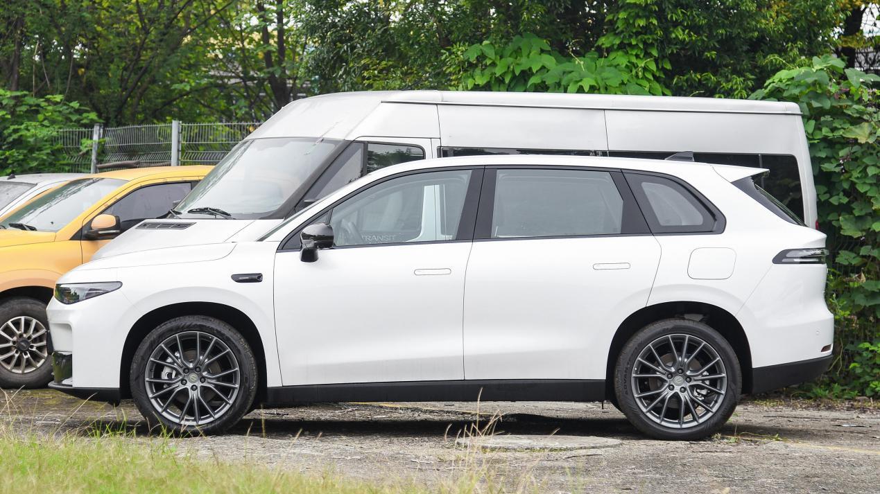 零跑C10的用车分享：空间大、续航足、智能强大，纯电增程两不误