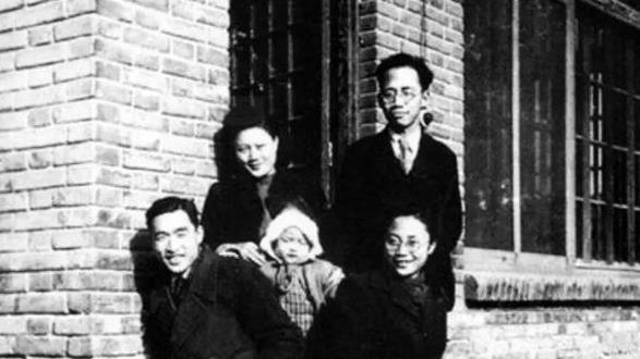 1982年，牺牲在台的她终于荣归故里，墓碑上只刻了三个字：归来兮