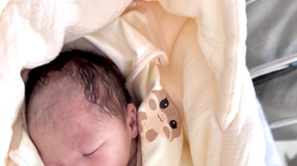 婴儿“爬行”和“不爬”有什么区别？不出1年，差距就很明显