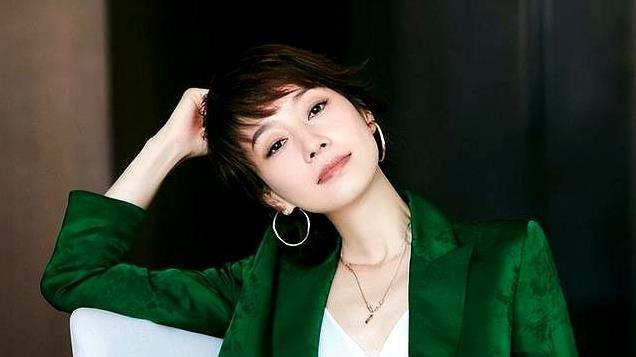马伊琍的小18岁绯闻男友曝光！网友：不靠谱，她好了伤疤忘了疼！