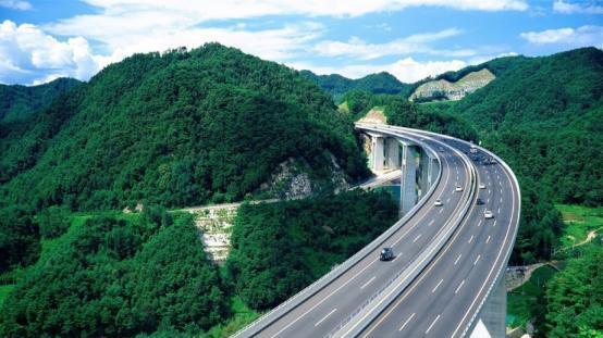 高速限速“新变化”，120将成为历史，龟速行驶也将受到处罚？