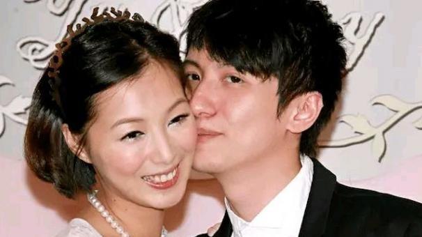 昔日歌星落魄街头，再度惹祸被捕，命运的转折点在哪里？