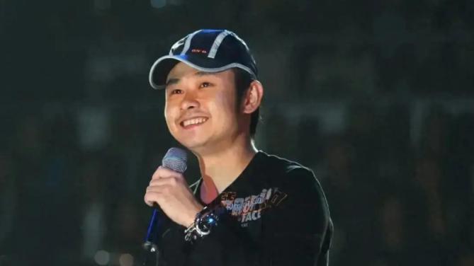 刀郎前妻：丢下40天女儿与富商私奔，丈夫再婚爆红，她却找上门来