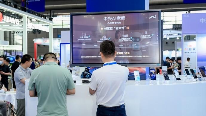 中兴通讯亮相2025全球人工智能终端展，展示AI全场景生态布局