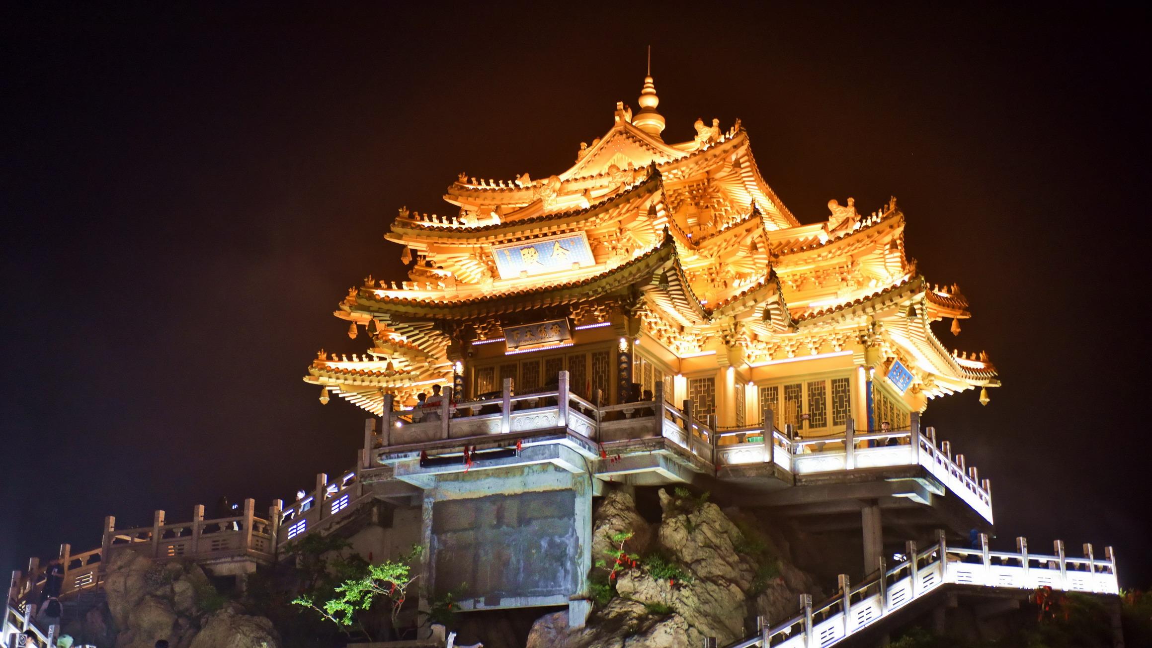 夜爬老君山拍金殿