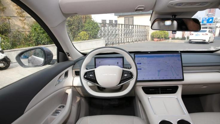 新增800V快充，中大型车价格下探到10.59万，充电14分钟续航320km