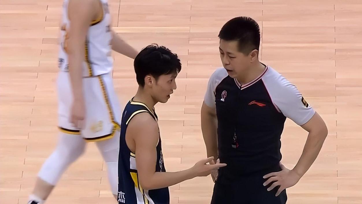 气势如虹，广东男篮强压辽宁男篮，双核驱动，11冠王焕发新生