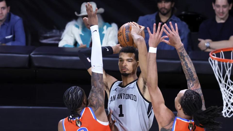 文班回应淘汰雷霆！复出轰22+9引狂赞 名嘴高呼NBA要大结局了