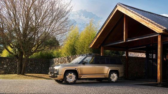 豪华SUV仰望U8推出加长版，配金色标志