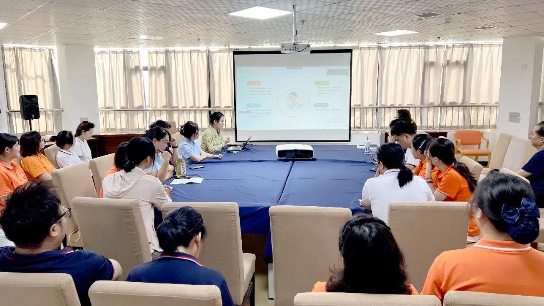 陕西旅游烹饪职业学院赴咸阳不老帮智慧养老中心开展礼仪培训