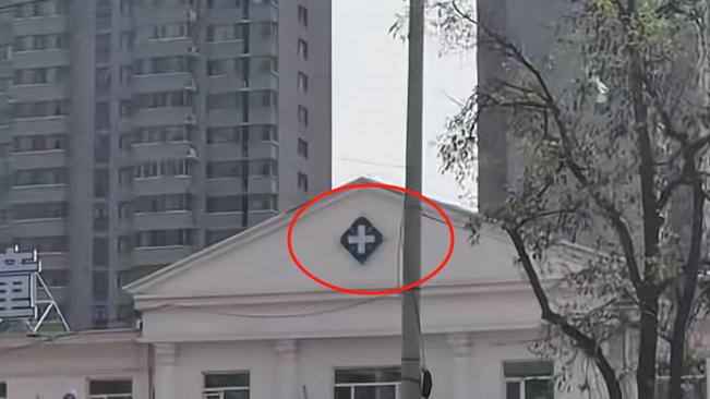 魔性调色盘！招牌72小时变色记：城市治理该要整齐还是要活力？