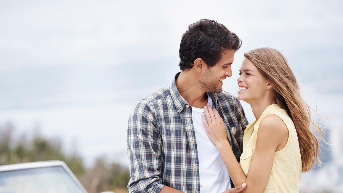 三次被拒后，她用真诚敲开他的心门：女追男，隔的是真心的纱