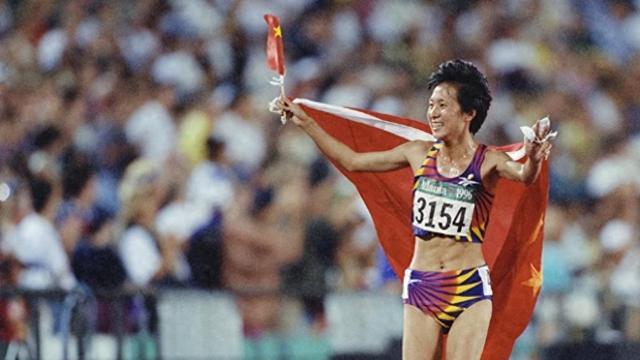 田径赛场上的东方神鹿，三个孩子三个爹，王军霞婚史堪比汪峰