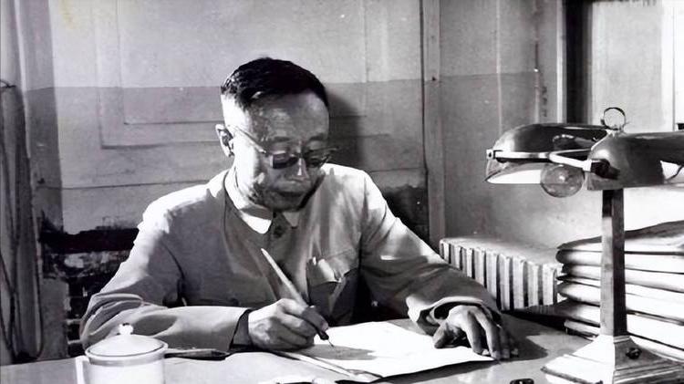 溥仪的文化程度到底有多高？专家：其实他真实学问，让你望尘莫及