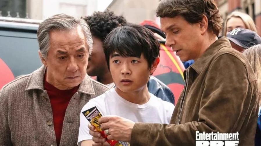 功夫巨星71岁再出发：成龙新片计划曝光，银幕生涯开启新篇章