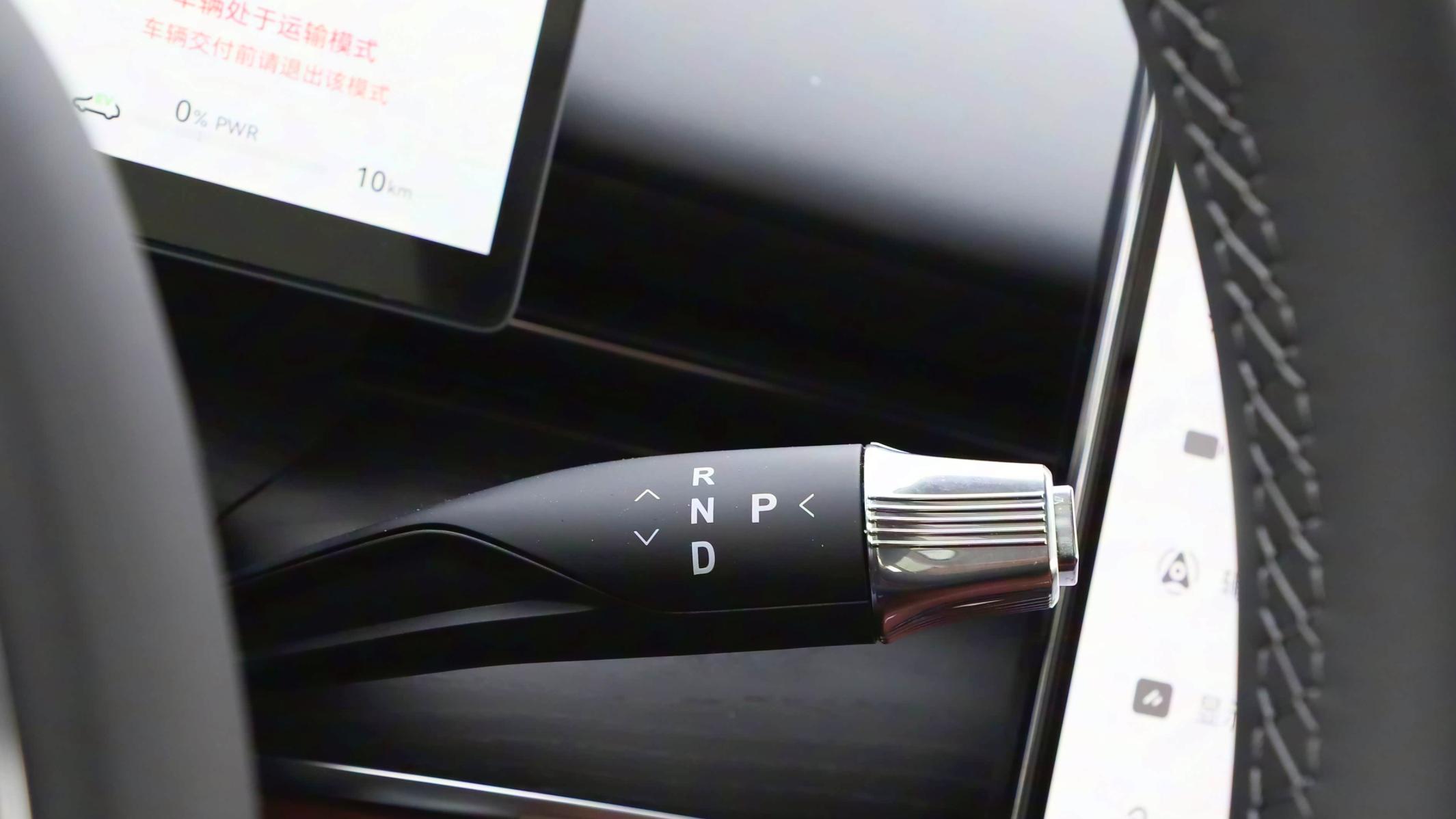 国产旗舰轿车，车长5.1米，标配800V架构+鸿蒙座舱，27.99万元起