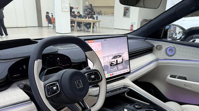 等了四年的车终于到手，同事的焕新极氪001终梦圆