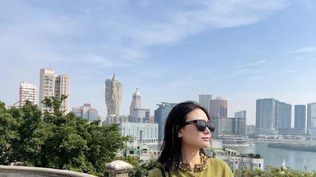 海来阿木晒与妻子同游澳门，冲着一句澳门不大，直接一口气拿下！