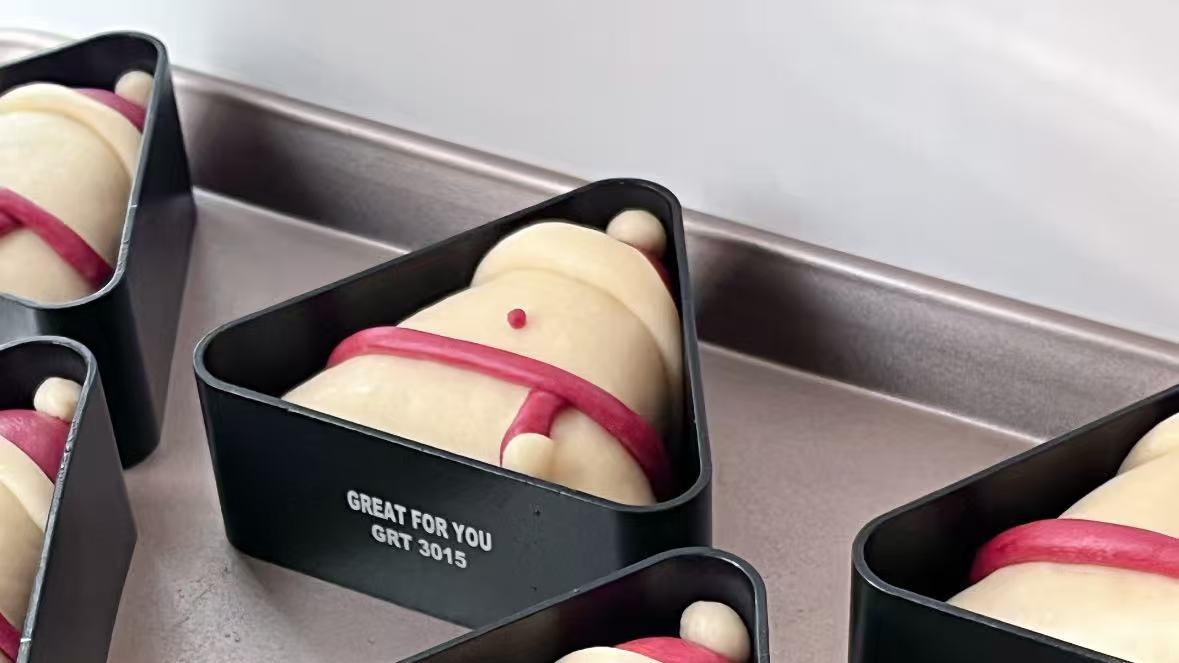 冬季限定焦糖肉桂苹果雪人面包：冬日里的温暖邂逅