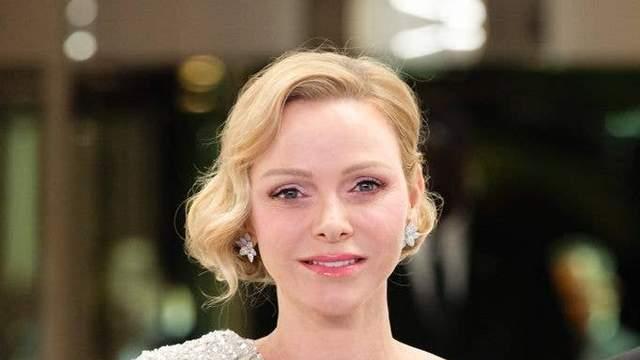 王室记者自曝，遭哈里当众无端发飙，一句提问竟引其暴怒团队震怒