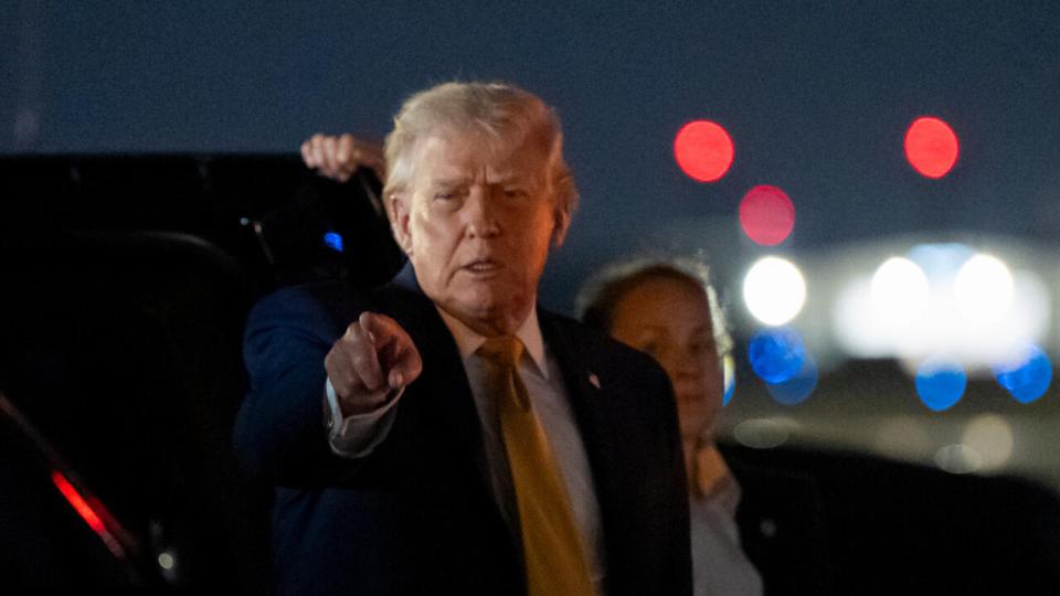 特朗普：不排除对丹麦格陵兰动武