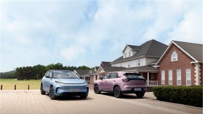 新手司机专属对比，极狐T1与QQ3谁更适合新手驾驭