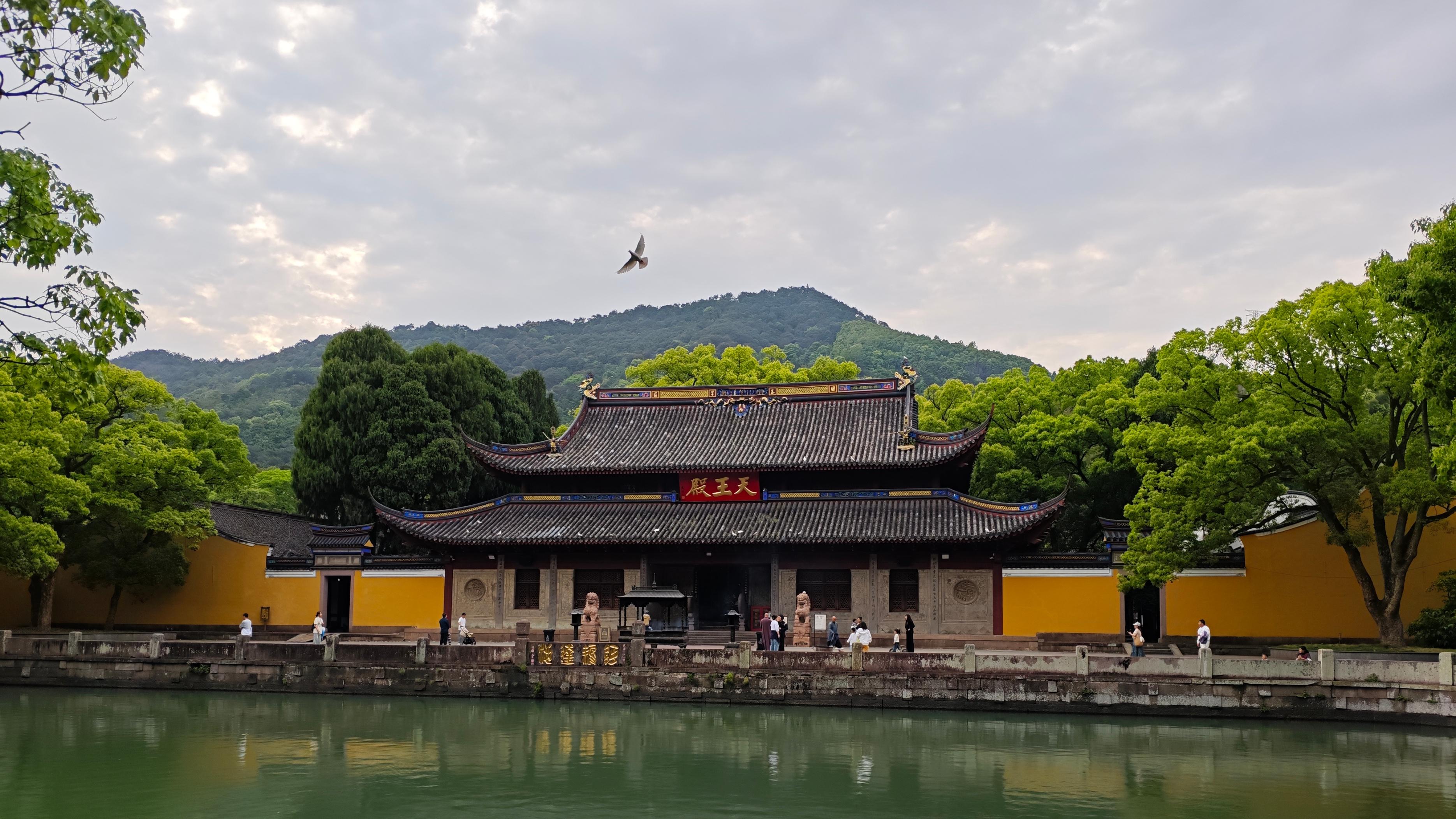 再而三地走进去，还是没悟出什么