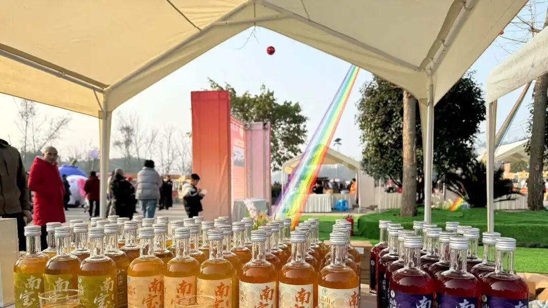 “邛酒+”赋能深山鲜果，价值倍增促振兴