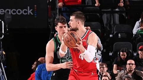 快船输球不全赖祖巴茨！卢指导责任更大 ，对方五外还上大个，对方神准是有原因的