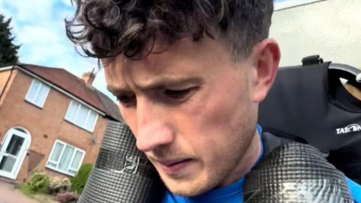 背冰箱跑完全马，30岁男子用最硬核方式为罕见病症发声