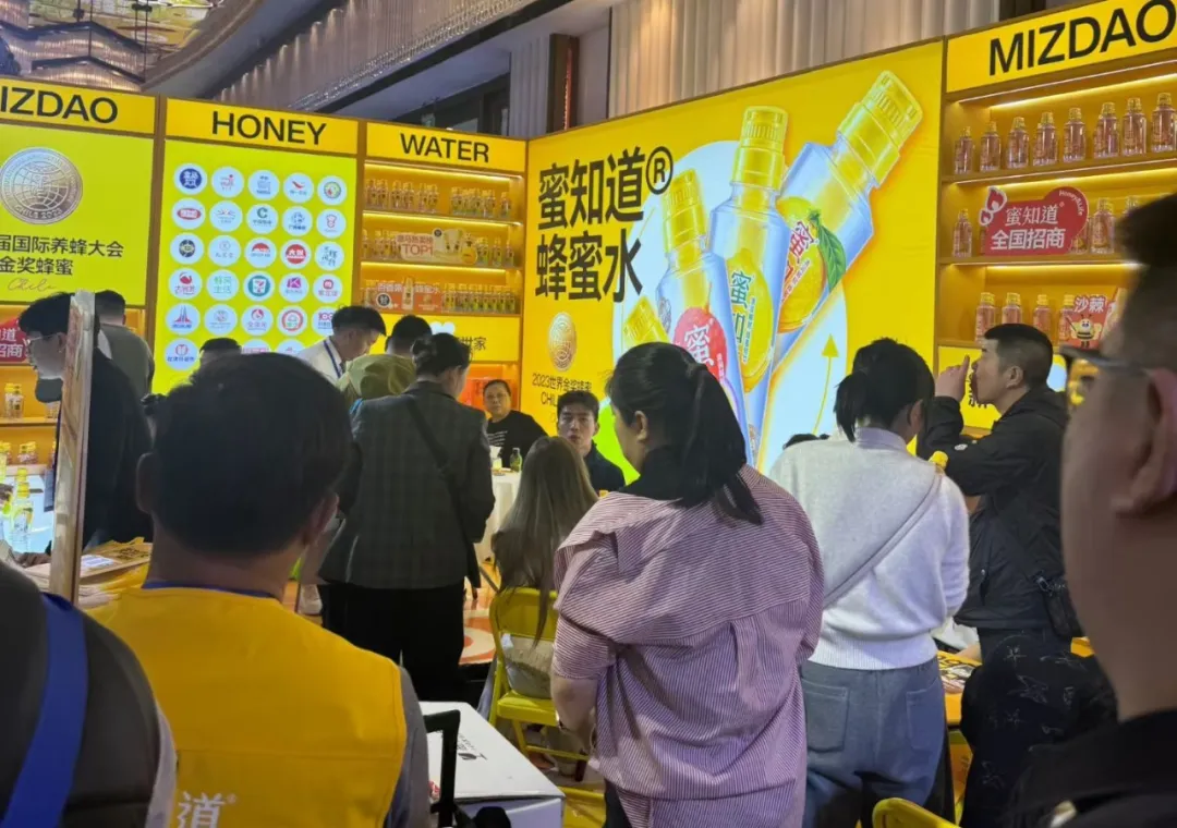 盒马爆卖、糖酒会抢签！「现摇蜂蜜水」赛道的隐形王者，藏不住了