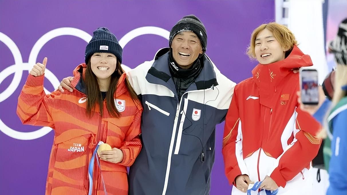 冬奥赛场书写中日友好新篇章！日本教练助力中日选手双双夺金