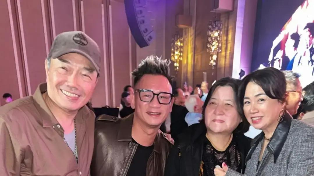 年会天花板！周润发刘德华洪金宝杨千嬅同台惊艳，邱黎宽也现身