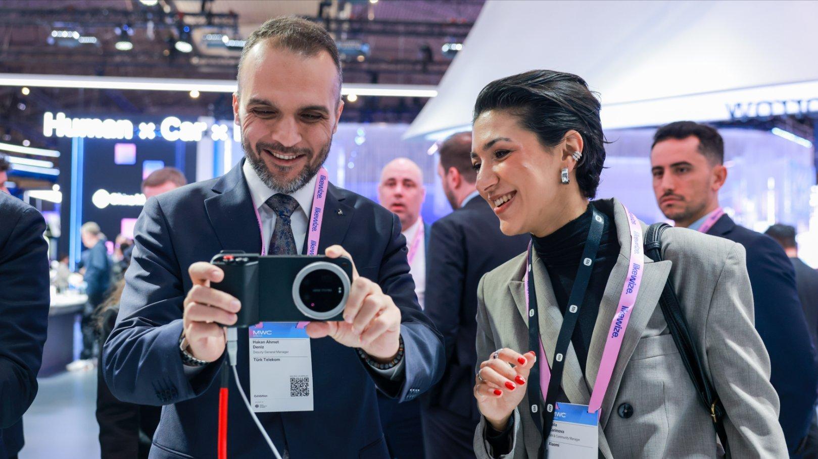 雷军太良心？友商集体涨价，小米选择硬扛，卢伟冰解释不涨价原因