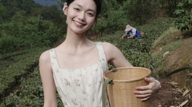 段奥娟暴瘦22斤判若两人！褪去婴儿肥变身清冷女神，网友却吵翻了
