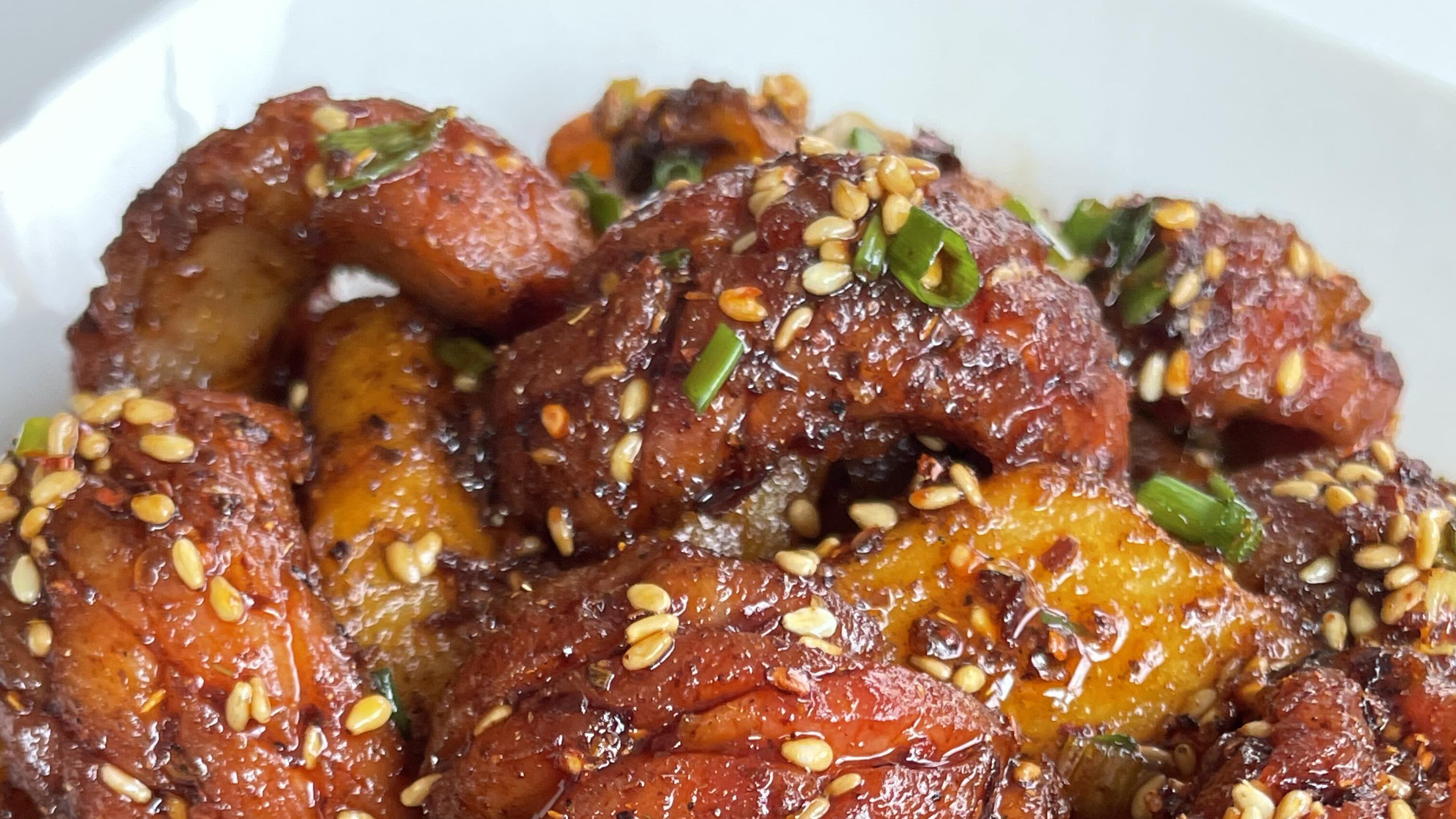 香辣炸肉肠土豆块：一口爆汁，酥脆上头，看球赛的绝配小食