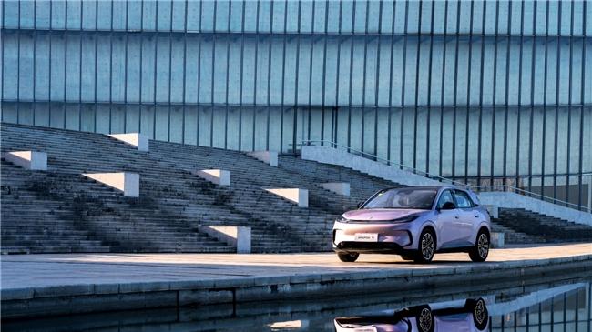 纳米涂层防污座舱！6.88万起极狐T1打造母婴级环境