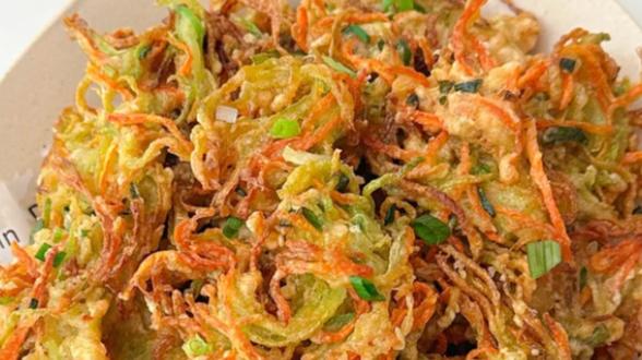 云南特色炸萝卜三角！外皮酥脆，内馅清甜超解馋
